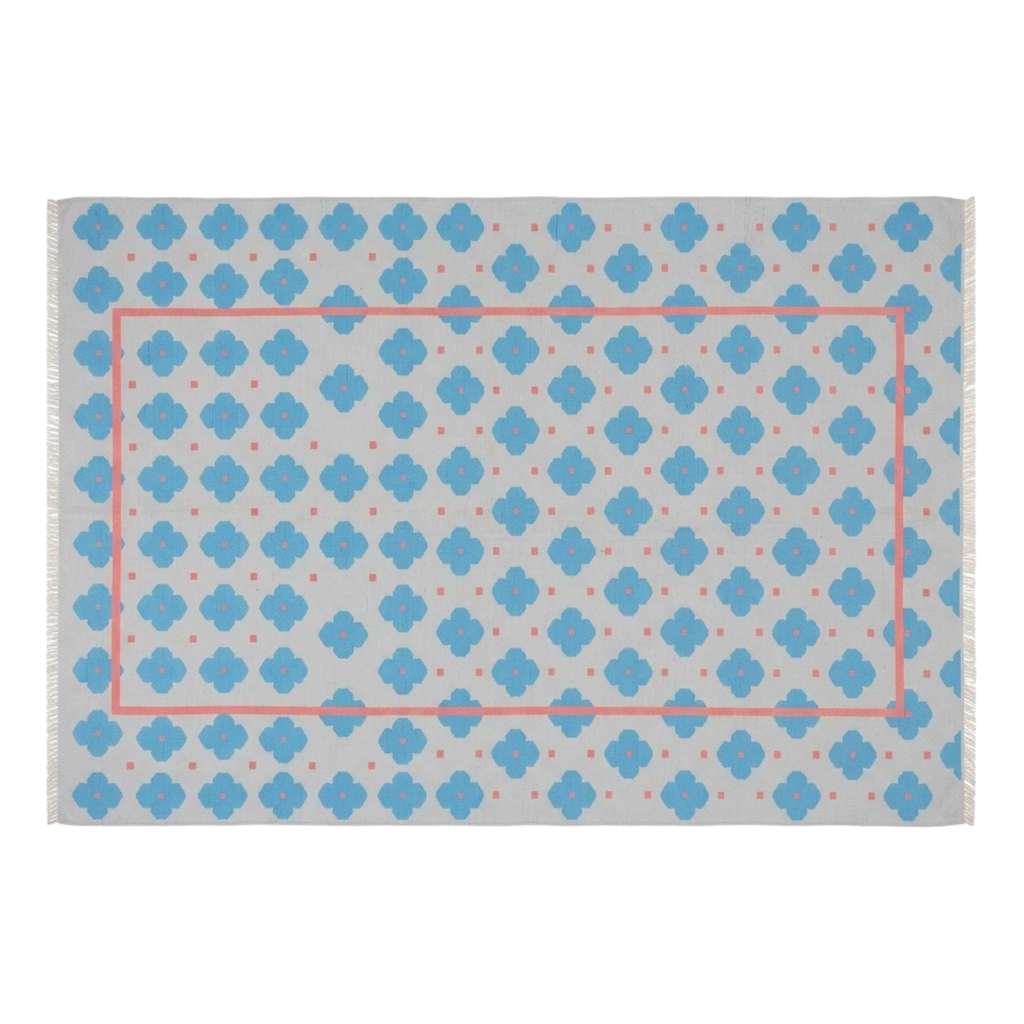 Dove Grey Cotton Flat Weave Rug with Blue Quatrefoil Pattern - alternate view