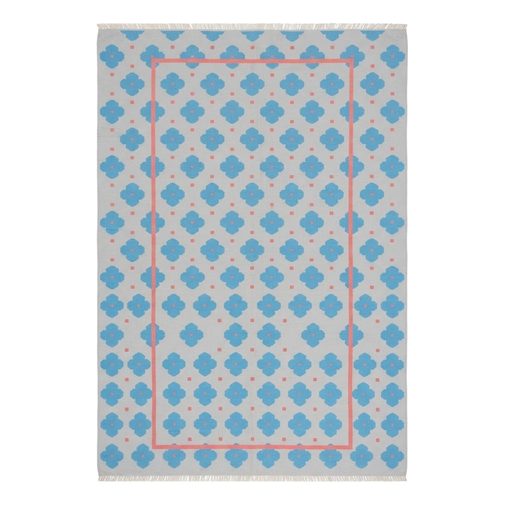 Dove Grey Cotton Flat Weave Rug with Blue Quatrefoil Pattern