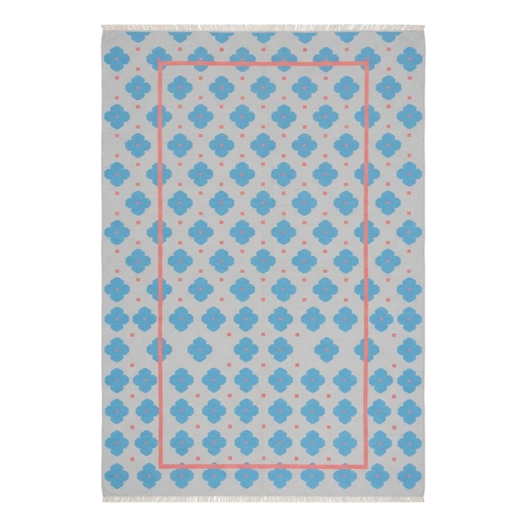 Dove Grey Cotton Flat Weave Rug with Blue Quatrefoil Pattern