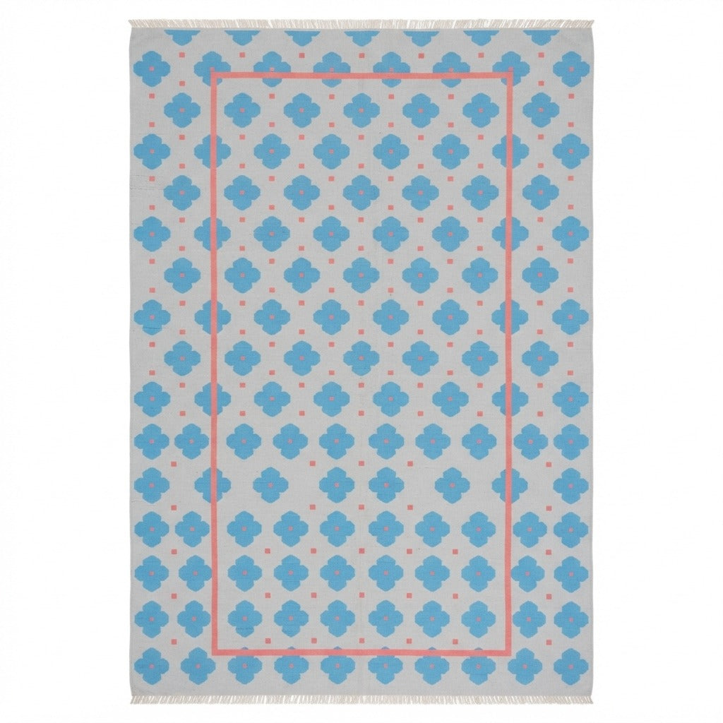 Dove Grey Cotton Flat Weave Rug with Blue Quatrefoil Pattern - studio photo