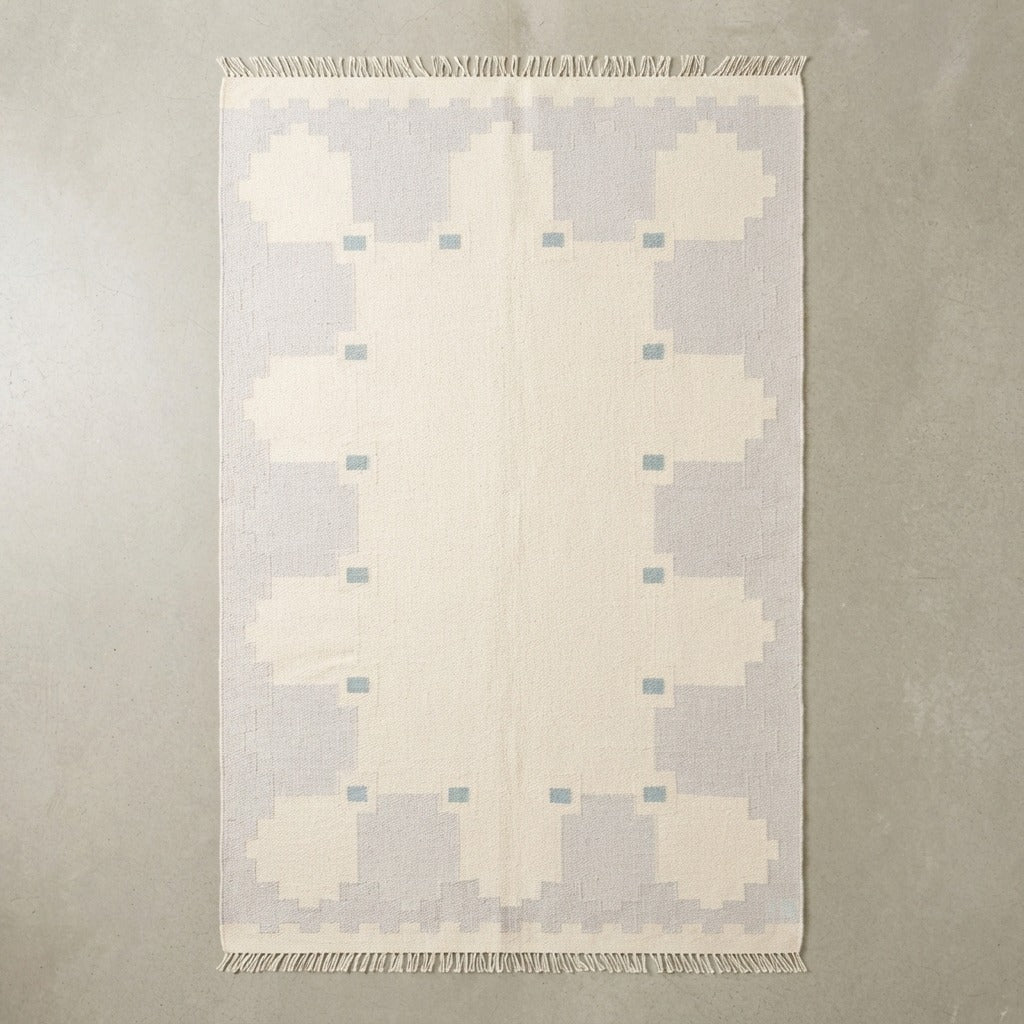 Ivory Cotton Flat Weave Rug with Lavender Scalloped Border - studio photo