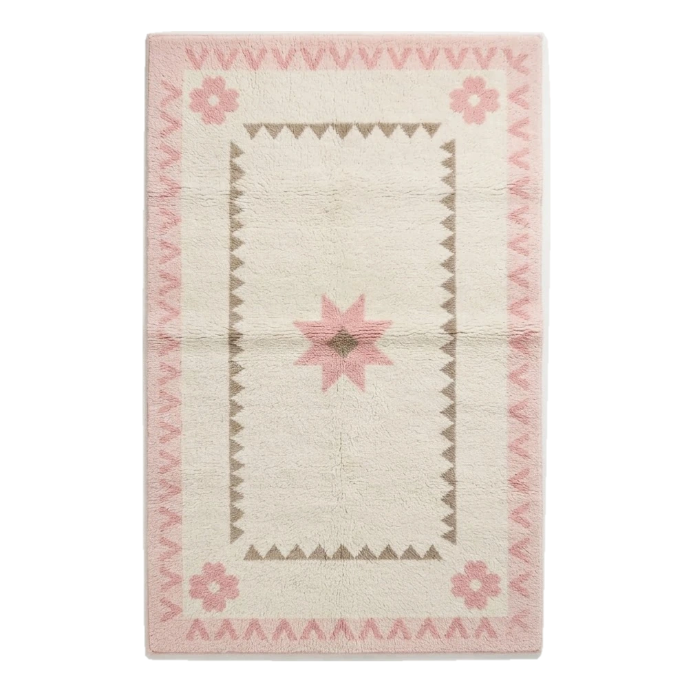 Ivory Hand-Tufted Rug with Blush Star and Sawtooth Border - alternate view