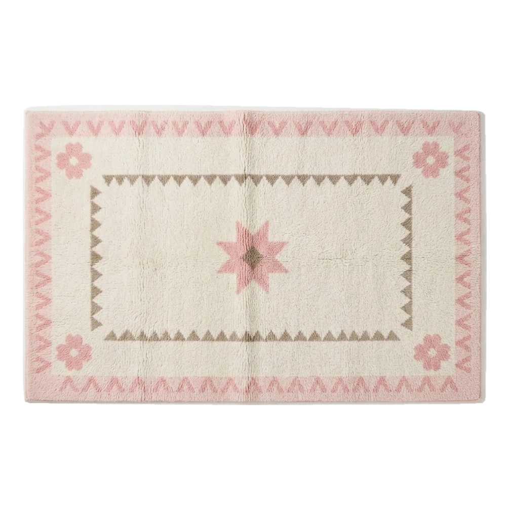 Ivory Hand-Tufted Rug with Blush Star and Sawtooth Border