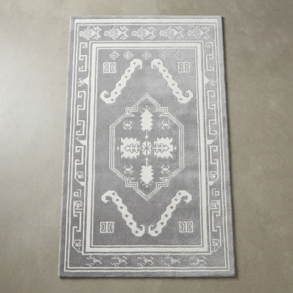Pale Grey Chinese Medallion Hand-Tufted Rug with Ivory Cloud Scrolls - studio photo